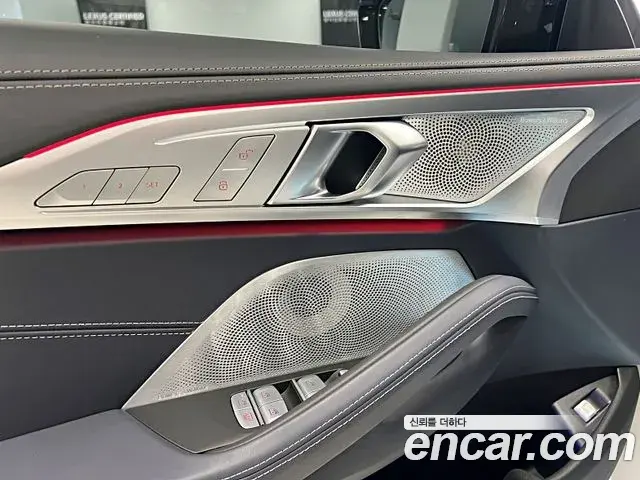 BMW 8 Series 2025 — Photo 18/20