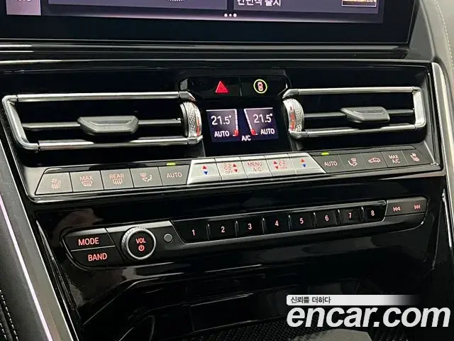 BMW 8 Series 2025 — Photo 15/20