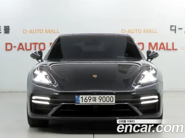Porsche Panamera 2021 — ფოტო 13/19
