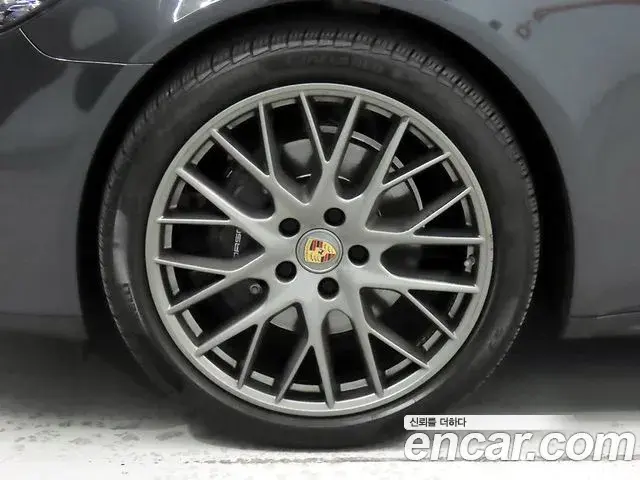 Porsche Panamera 2021 — ფოტო 18/19