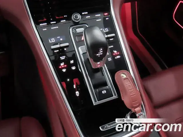 Porsche Panamera 2021 — ფოტო 17/19