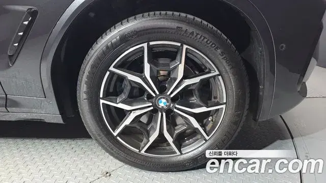 BMW X4 2023 — Photo 8/32