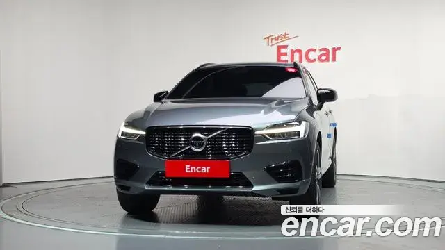 Volvo XC60 2021 — Şəkil 18/36
