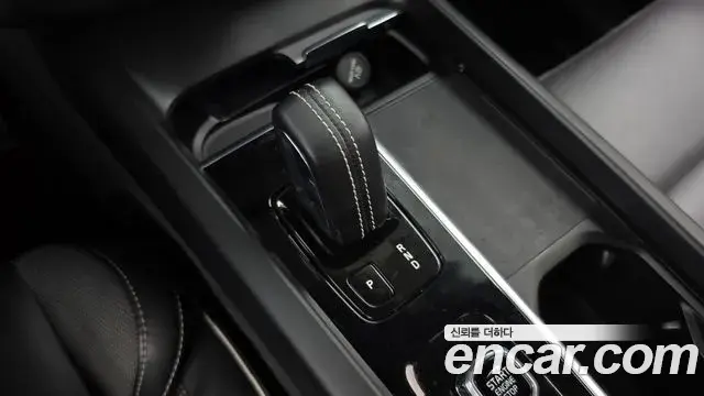 Volvo XC60 2021 — Şəkil 16/36
