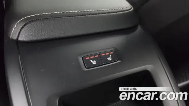 Volvo XC60 2021 — Şəkil 17/36