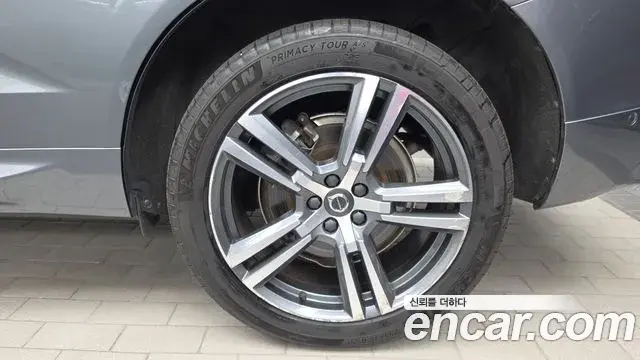 Volvo XC60 2021 — Şəkil 13/36