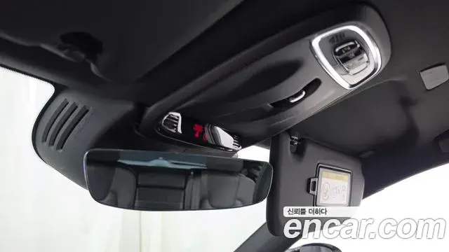 Volvo XC60 2021 — Şəkil 27/36