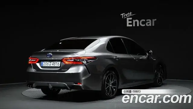 Toyota Camry 2024 — Photo 11/31