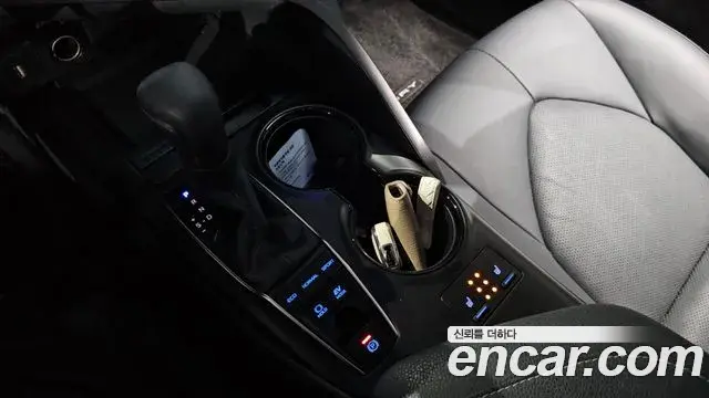 Toyota Camry 2024 — Photo 13/31