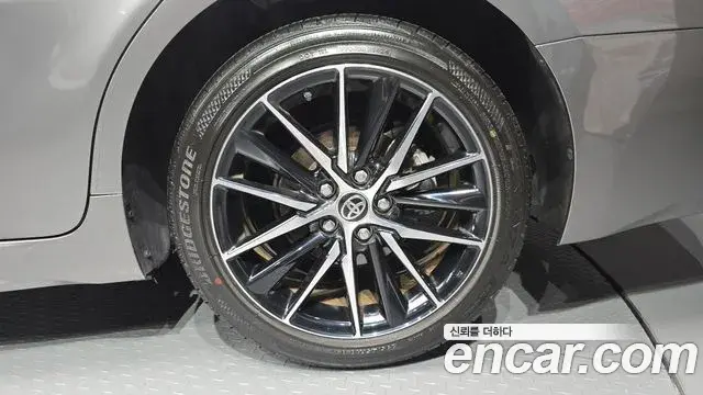 Toyota Camry 2024 — Photo 22/31