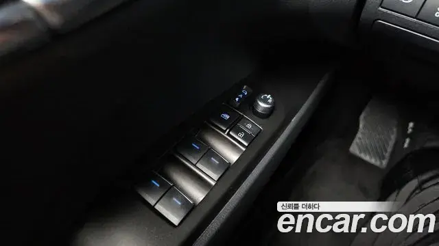 Toyota Camry 2024 — Photo 8/31