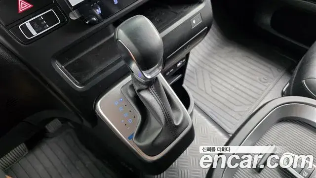 Hyundai Staria 2022 — Фото 9/20