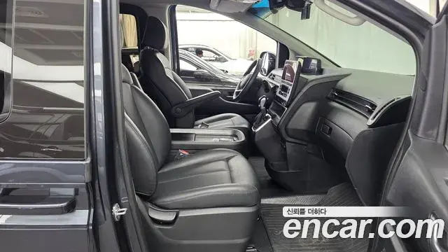 Hyundai Staria 2022 — Фото 11/20