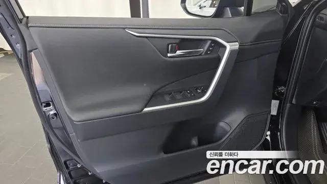 Toyota RAV4 2024 — Photo 16/33