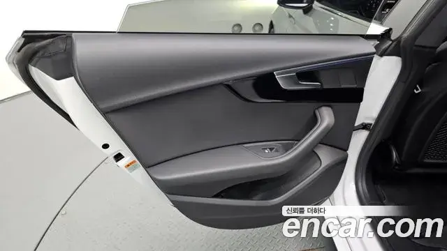 Audi A5 2019 — ფოტო 25/32
