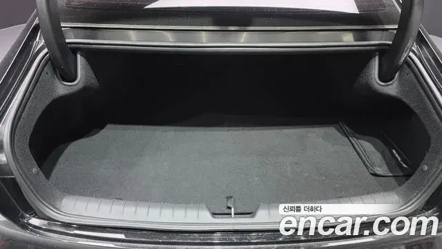 Hyundai Grandeur Hybrid 2022 — Photo 21/32