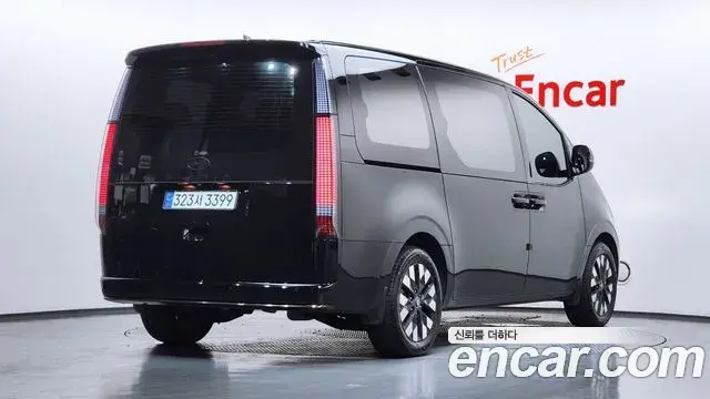 Hyundai Staria 2024 — ფოტო 33/34