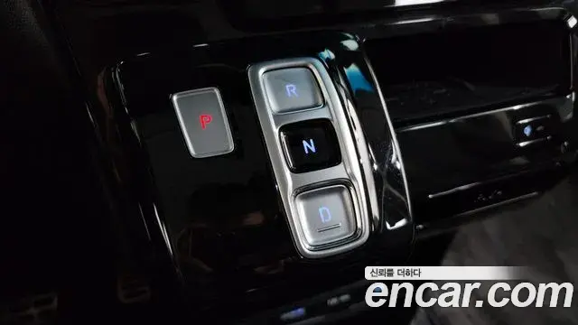 Hyundai Staria 2024 — ფოტო 13/34