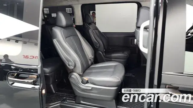 Hyundai Staria 2024 — ფოტო 30/34