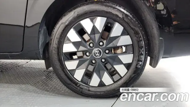 Hyundai Staria 2024 — ფოტო 8/34