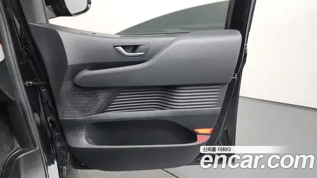 Hyundai Staria 2024 — ფოტო 11/34