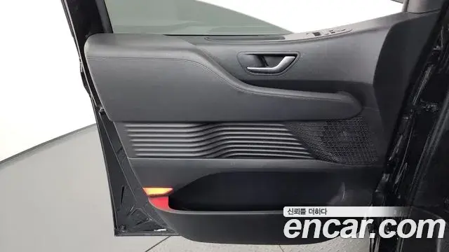 Hyundai Staria 2024 — ფოტო 3/34