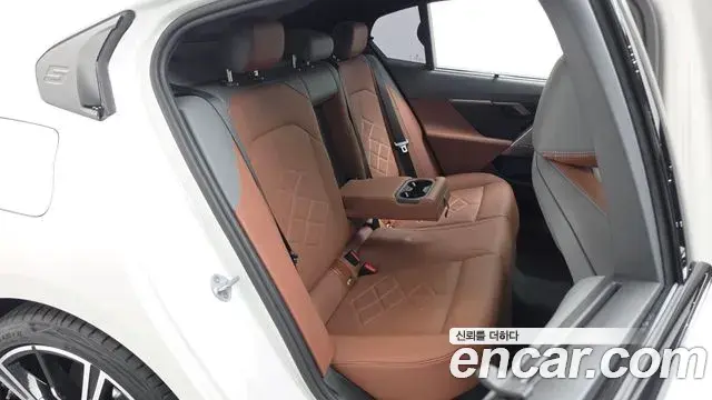 BMW 5 Series 2025 — Фото 12/20