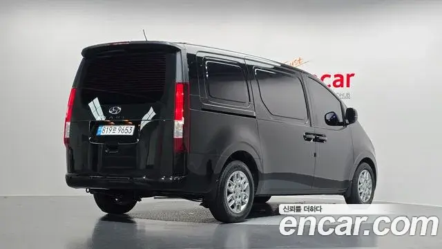 Hyundai Staria 2023 — Photo 2/20