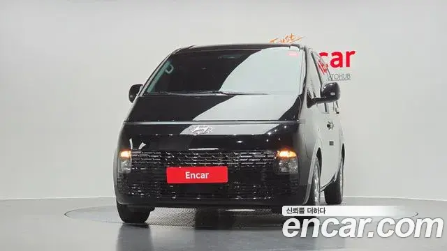 Hyundai Staria 2023 — Photo 3/20