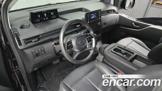 Hyundai Staria 2023 — Photo 7/20