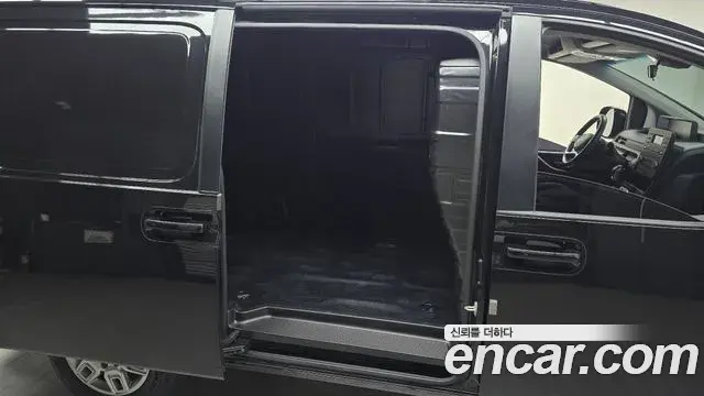 Hyundai Staria 2023 — Photo 11/20