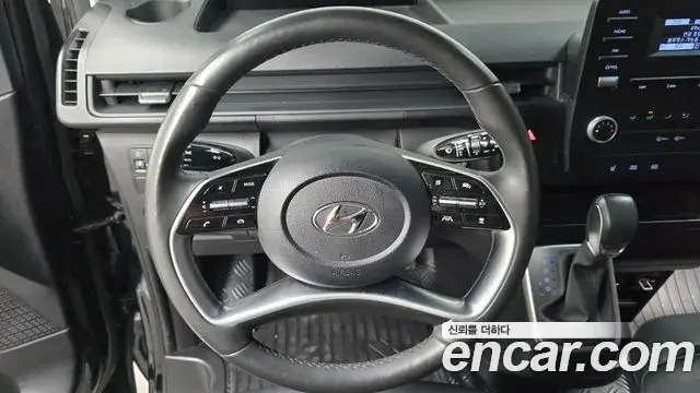 Hyundai Staria 2023 — Photo 12/20