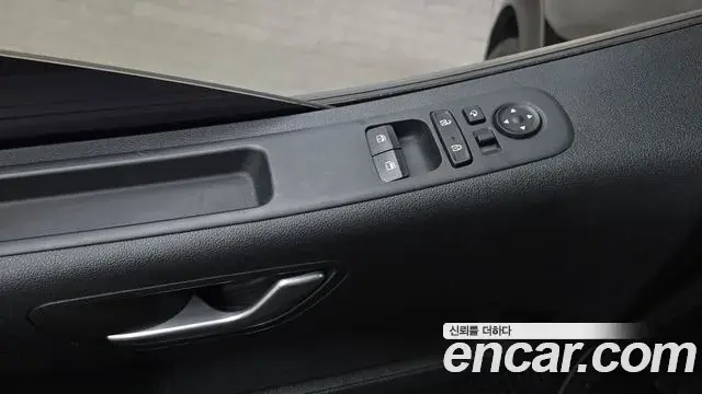 Hyundai Staria 2023 — Photo 17/20