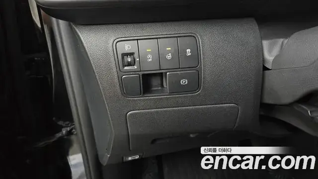 Hyundai Staria 2023 — Photo 18/20