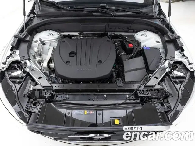 Volvo XC60 2025 — Şəkil 8/19