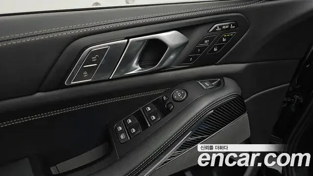 BMW X7 2026 — Photo 32/37