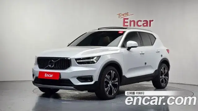 Volvo XC40 2021 — Фото 1/20