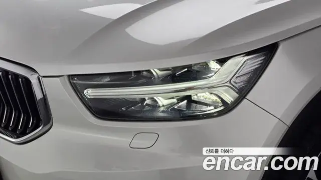 Volvo XC40 2021 — Şəkil 26/30