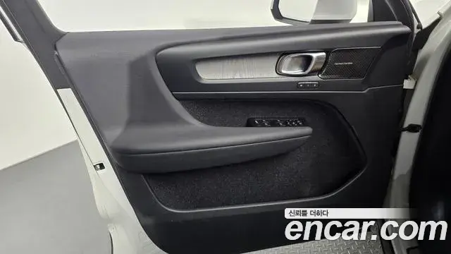 Volvo XC40 2021 — Şəkil 10/30