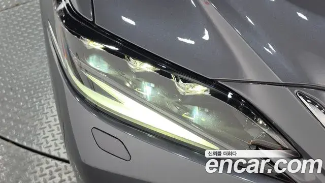Lexus ES300h 2024 — Photo 17/38