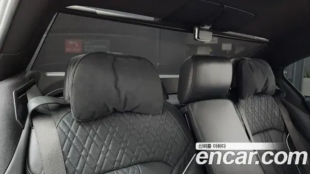 BMW 7 Series 2018 — Фото 14/20