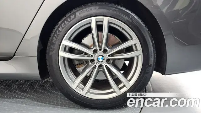 BMW 7 Series 2018 — Photo 6/38