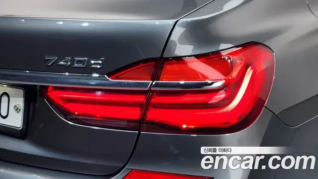 BMW 7 Series 2018 — Photo 34/38