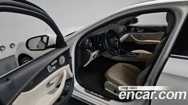Mercedes-Benz E-Class 2023 — Фото 10/20