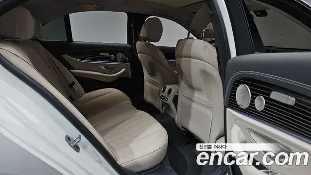 Mercedes-Benz E-Class 2023 — Фото 11/20