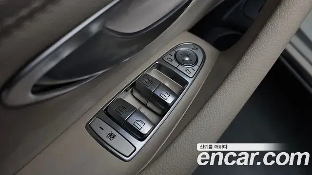 Mercedes-Benz E-Class 2023 — Фото 19/20