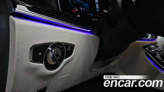 Mercedes-Benz E-Class 2023 — Photo 6/37