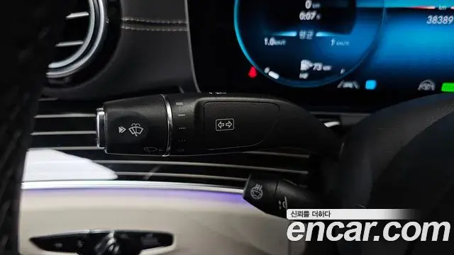Mercedes-Benz E-Class 2023 — Photo 29/37