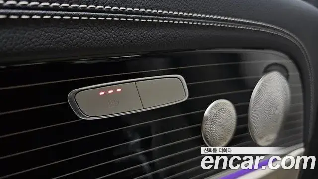 Mercedes-Benz E-Class 2023 — Photo 13/37