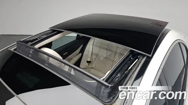 Mercedes-Benz E-Class 2023 — Photo 4/37